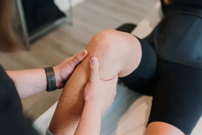Fysioterapia leikkauksen jälkeen – minkälaista apua ja tukea fysioterapeutti tarjoaa?